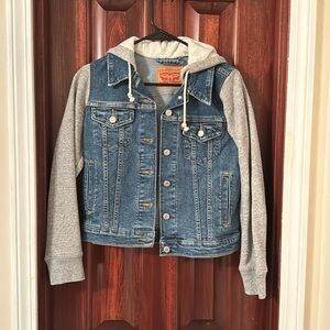 Levi woman’s jacket. Size small.